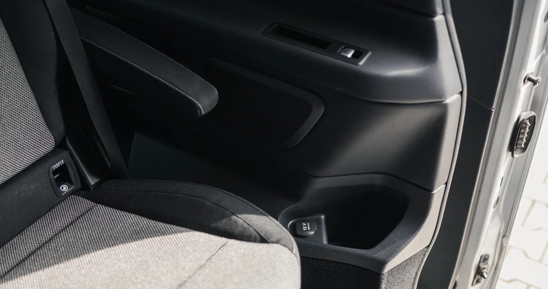 Mercedes-Benz Klasa V cena 166990 przebieg: 95990, rok produkcji 2017 z Działoszyce małe 742